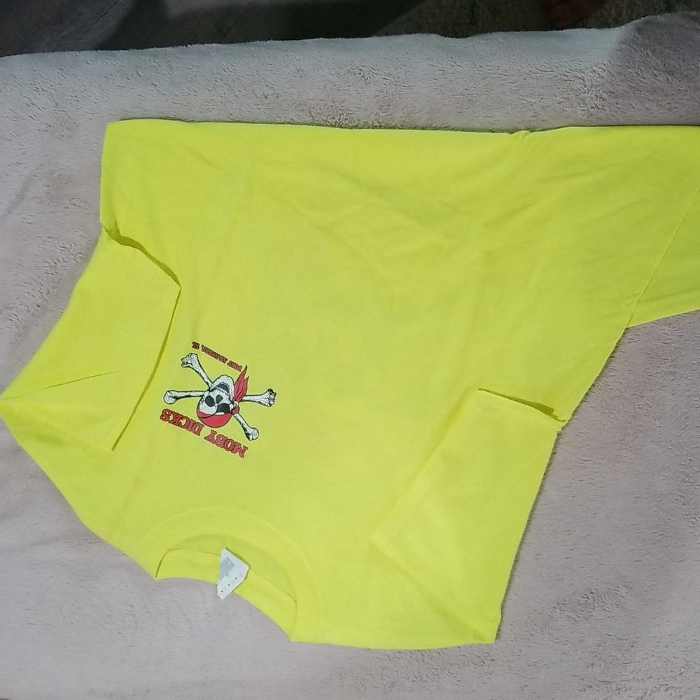 New TShirt Neon Yellow Adult Medium pirate skull design